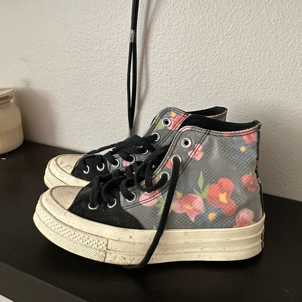 Converse women’s 7